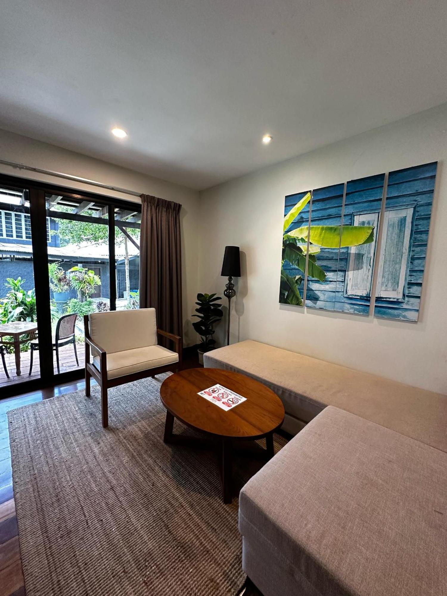 Beach Resort - Arwana Perhentian Besar Кампунґ-Куала-Бесут Екстер'єр фото
