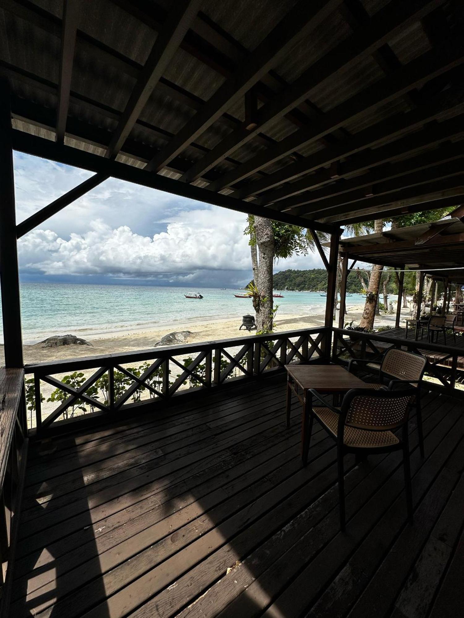 Beach Resort - Arwana Perhentian Besar Кампунґ-Куала-Бесут Екстер'єр фото