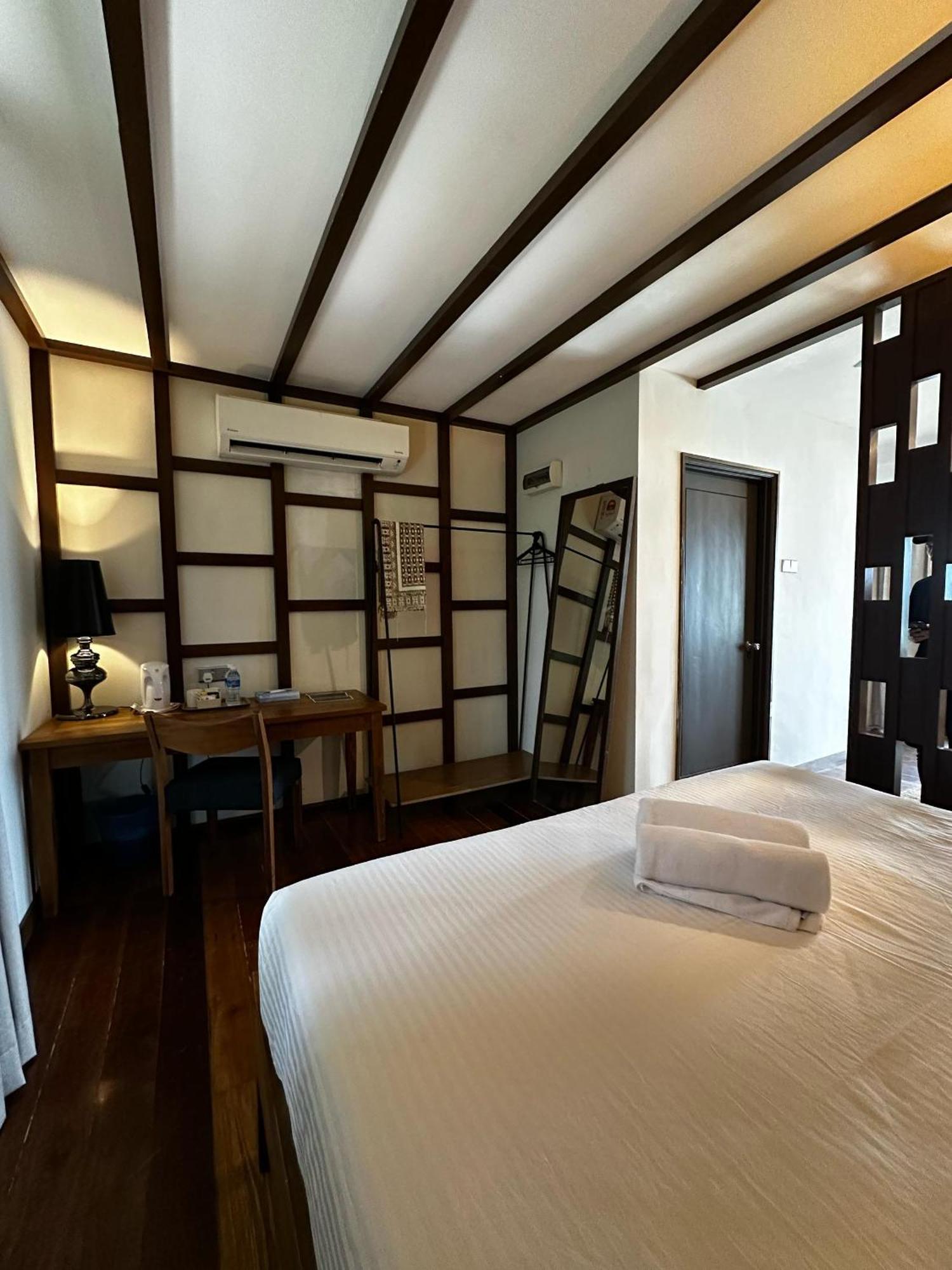 Beach Resort - Arwana Perhentian Besar Кампунґ-Куала-Бесут Екстер'єр фото