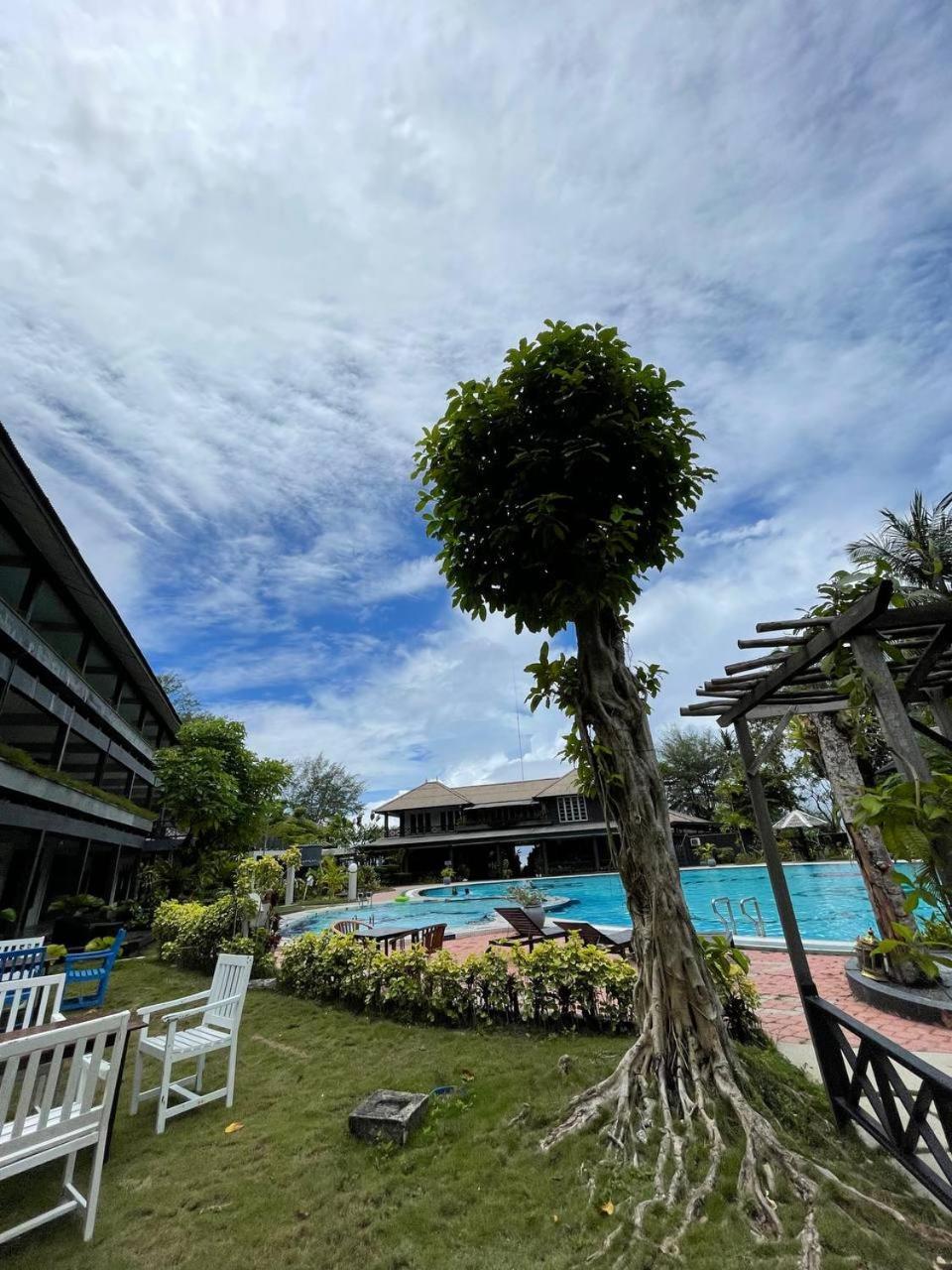 Beach Resort - Arwana Perhentian Besar Кампунґ-Куала-Бесут Екстер'єр фото