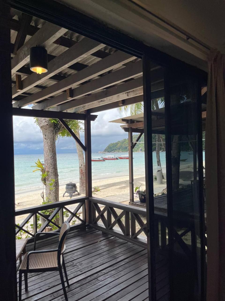 Beach Resort - Arwana Perhentian Besar Кампунґ-Куала-Бесут Екстер'єр фото