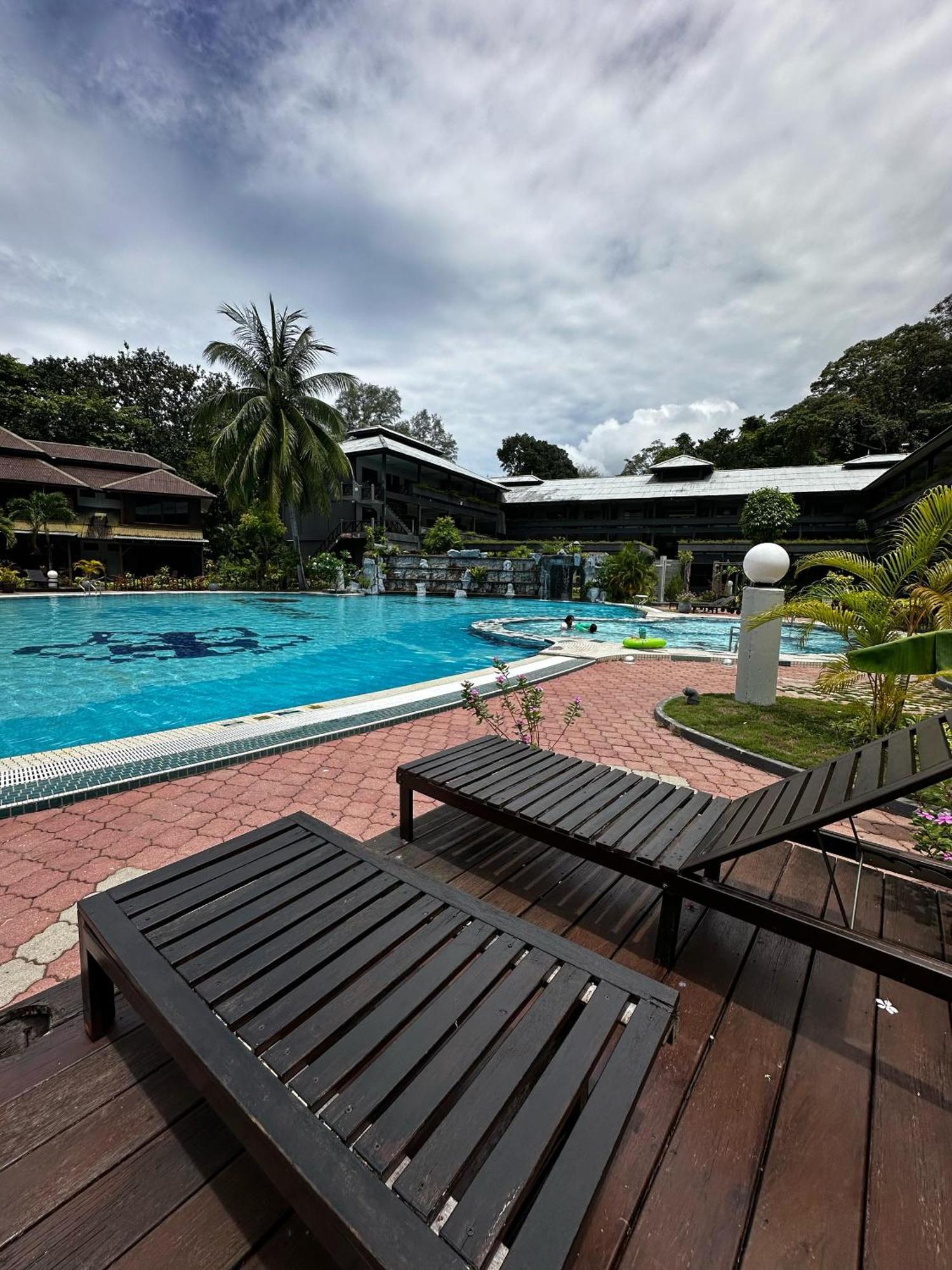 Beach Resort - Arwana Perhentian Besar Кампунґ-Куала-Бесут Екстер'єр фото